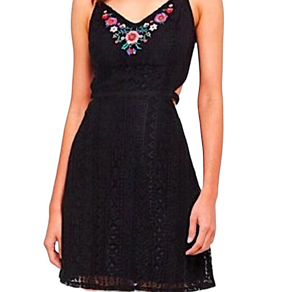 HOLLISTER: Embroidered Side Cutout Lace Dress -Size XS